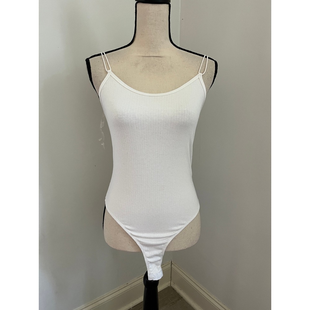White Ribbed Bodysuit size Medium Strappy Scoop Neck Minimalist Tucked In‎ Chic